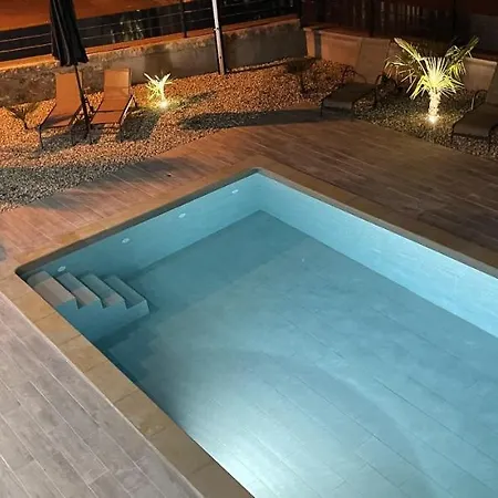 别墅 Palma Pinezići