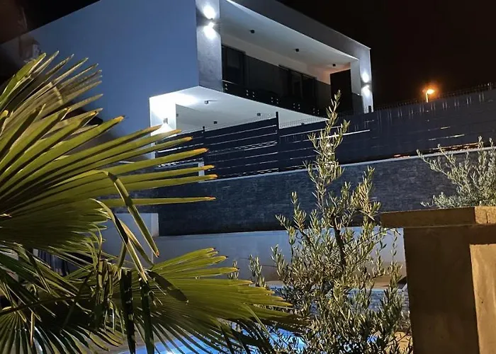 Palma * Pinezići