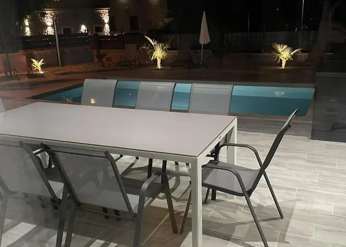 Palma Βίλα Pinezići