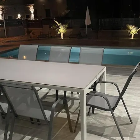 Palma Vilă Pinezići